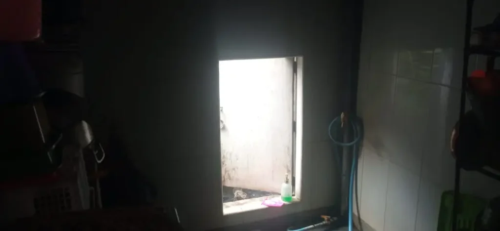 Ventilasi Kecil Samping Rumah